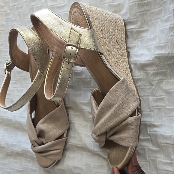 Clarks Margee Beth Gold Espadrille Wedge Sandals Vacation Resort Wear Boho - Picture 2 of 8